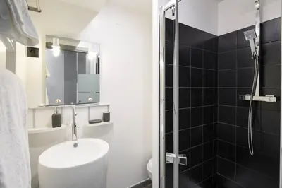 Salle de bains dans l'établissement L'Atelier Nantais by Cocoonr