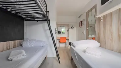 Un ou plusieurs lits dans un hébergement de l'établissement Fasthotel La Roche-sur-Yon Un FH CONFORT