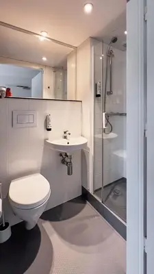 Salle de bains dans l'établissement Fasthotel La Roche-sur-Yon Un FH CONFORT