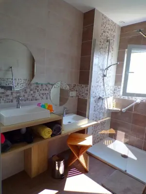 Salle de bains dans l'établissement Les Terrasses