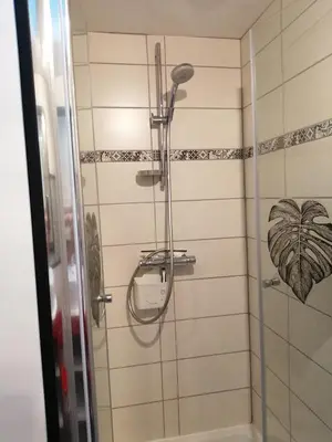 Salle de bains dans l'établissement Vendrennes Chez Florymarysol