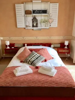 Un ou plusieurs lits dans un hébergement de l'établissement La Maison du Bonheur - Grande maison de vacances classée 4 étoiles