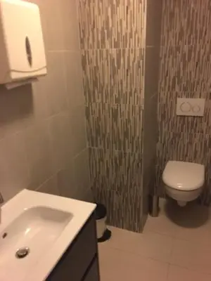 Salle de bains dans l'établissement Le Relais