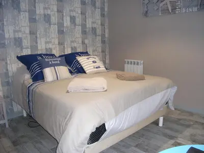 Un ou plusieurs lits dans un hébergement de l'établissement Les chambres du roc