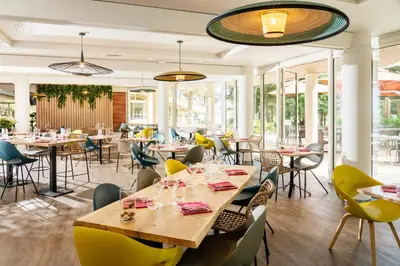 Restaurant ou autre lieu de restauration dans l'établissement Résidence Valdys Thalasso & Spa - les Pins
