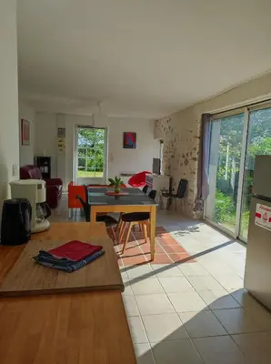 Coin salon dans l'établissement Gîte du Petit Gué