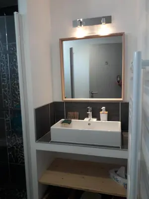 Salle de bains dans l'établissement La Cabane Manon