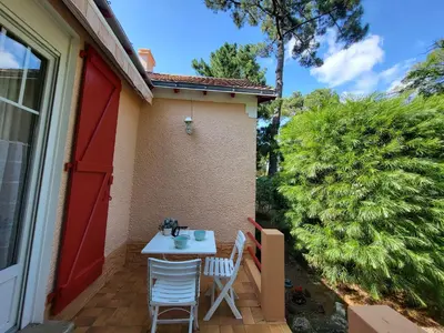 Jardin de l'établissement Charmante villa à 500m de la plage, calme et tout confort - FR-1-364-57