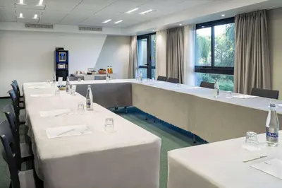 Espace de conférence ou salle de réunion dans l'établissement Best Western Les Aureliades Saint Nazaire