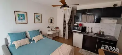Cuisine ou kitchenette dans l'établissement Darmaillacq Studio avec balcon, parking, Netflix