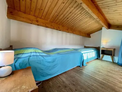 Un ou plusieurs lits dans un hébergement de l'établissement Maison cosy avec mezzanine, proche plage et commerces, terrasse tranquille - Noirmoutier-en-l'Île - FR-1-224B-606