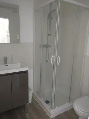 Salle de bains dans l'établissement Appart Hôtel L'Angélique