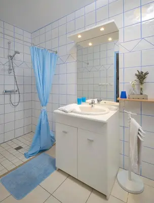 Salle de bains dans l'établissement Domaine de la Cour