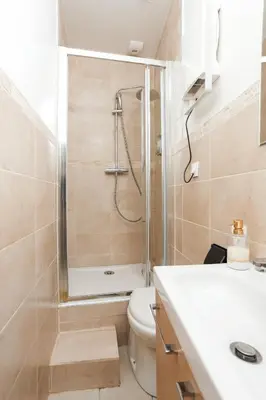 Salle de bains dans l'établissement Studio moderne, hypercentre de Cholet, arrivée autonome !