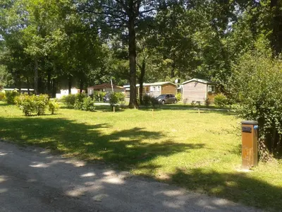 Jardin de l'établissement Camping OAKi
