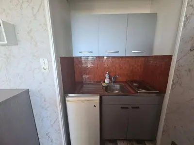Cuisine ou kitchenette dans l'établissement Studio en bord de mer avec parking et animaux admis - FR-1-224C-197