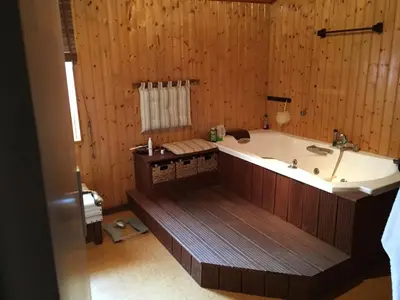 Salle de bains dans l'établissement Gîte la Treille