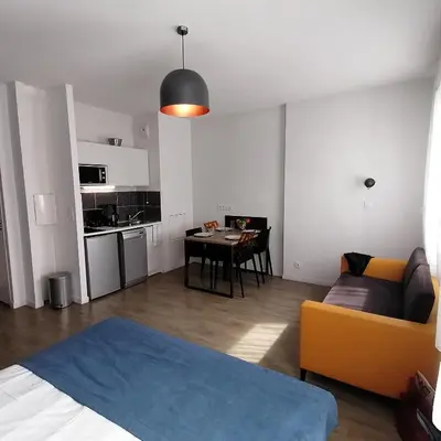 Cuisine ou kitchenette dans l'établissement Appart-Hotel Mer & Golf City Ile de Nantes
