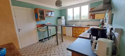 Cuisine ou kitchenette dans l'établissement Maison de résidence d'artistes Vallons de l'Erdre 4 Pièces 9 pers