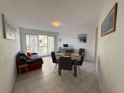Télévision ou salle de divertissement dans l'établissement Appart moderne 2 pièces face océan - Saint Jean de Monts - FR-1-224C-68