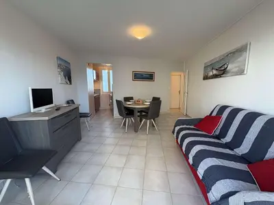 Télévision ou salle de divertissement dans l'établissement Appart moderne 2 pièces face océan - Saint Jean de Monts - FR-1-224C-68