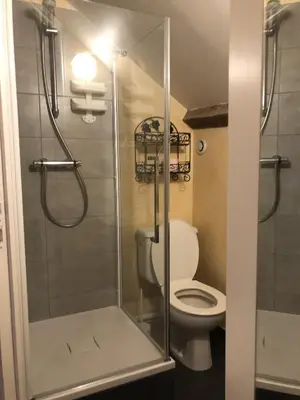 Salle de bains dans l'établissement Demeure du NID de la Création