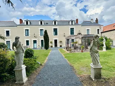 Jardin de l'établissement Demeure du NID de la Création