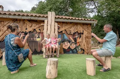Clients de l'établissement Flower Camping Au Bois des Biches