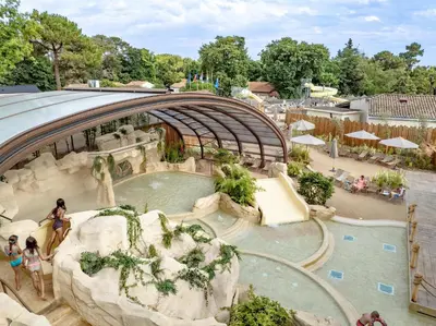 Piscine de l'établissement Flower Camping Au Bois des Biches ou située à proximité