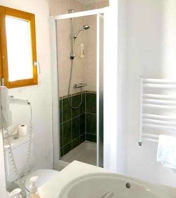 Salle de bains dans l'établissement Hotel La Bosselle