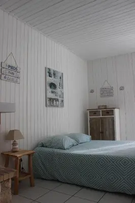 Un ou plusieurs lits dans un hébergement de l'établissement GITE AVEC SPA ENTRE FORET ET PLAGE - Ambiance Bord de Mer