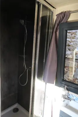 Salle de bains dans l'établissement Tiny House à 30 min du Puy du Fou jusqu'à 6 personnes