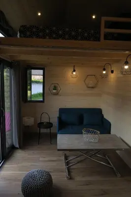 Coin salon dans l'établissement Tiny House à 30 min du Puy du Fou jusqu'à 6 personnes