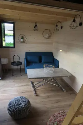 Coin salon dans l'établissement Tiny House à 30 min du Puy du Fou jusqu'à 6 personnes