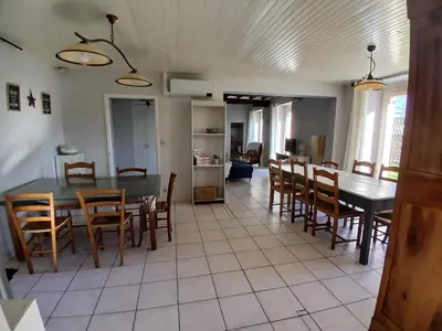Restaurant ou autre lieu de restauration dans l'établissement Gite du Mottay