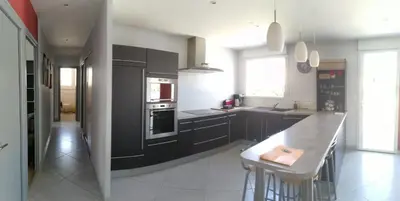 Cuisine ou kitchenette dans l'établissement Maison lumineuse
