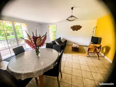 Coin salon dans l'établissement Gite 