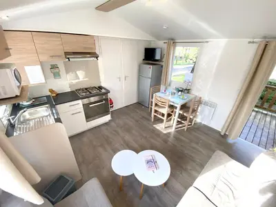 Cuisine ou kitchenette dans l'établissement Bungalow paisible à Saint-Jean-de-Monts avec piscine partagée