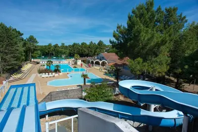 Piscine de l'établissement Bungalow paisible à Saint-Jean-de-Monts avec piscine partagée ou située à proximité