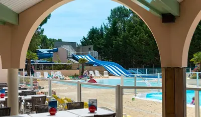 Piscine de l'établissement Bungalow paisible à Saint-Jean-de-Monts avec piscine partagée ou située à proximité