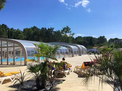 Piscine de l'établissement Bungalow paisible à Saint-Jean-de-Monts avec piscine partagée ou située à proximité