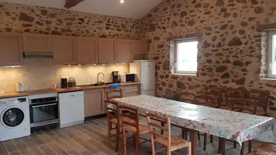 Cuisine ou kitchenette dans l'établissement Le Beugnon