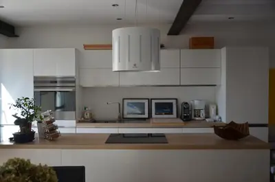 Cuisine ou kitchenette dans l'établissement LE BEAU REPAIRE, chambres d'hôtes, quartier historique, accueil vélos