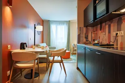 Cuisine ou kitchenette dans l'établissement Seven Urban Suites Nantes Centre