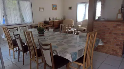 Restaurant ou autre lieu de restauration dans l'établissement Entre mûres et châtaignes