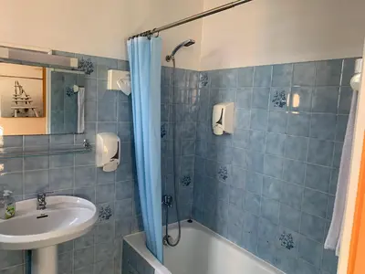 Salle de bains dans l'établissement Le Richelieu