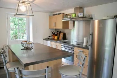 Cuisine ou kitchenette dans l'établissement 700m de la plage des Dames - Maison pour 9