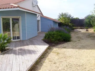 Jardin de l'établissement Villa ensoleillée à Saint Hilaire de Riez avec piscine privée