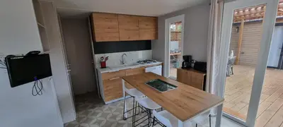 Cuisine ou kitchenette dans l'établissement Camping Les Genêts