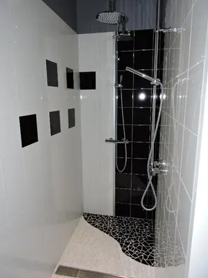 Salle de bains dans l'établissement Logis du Parc